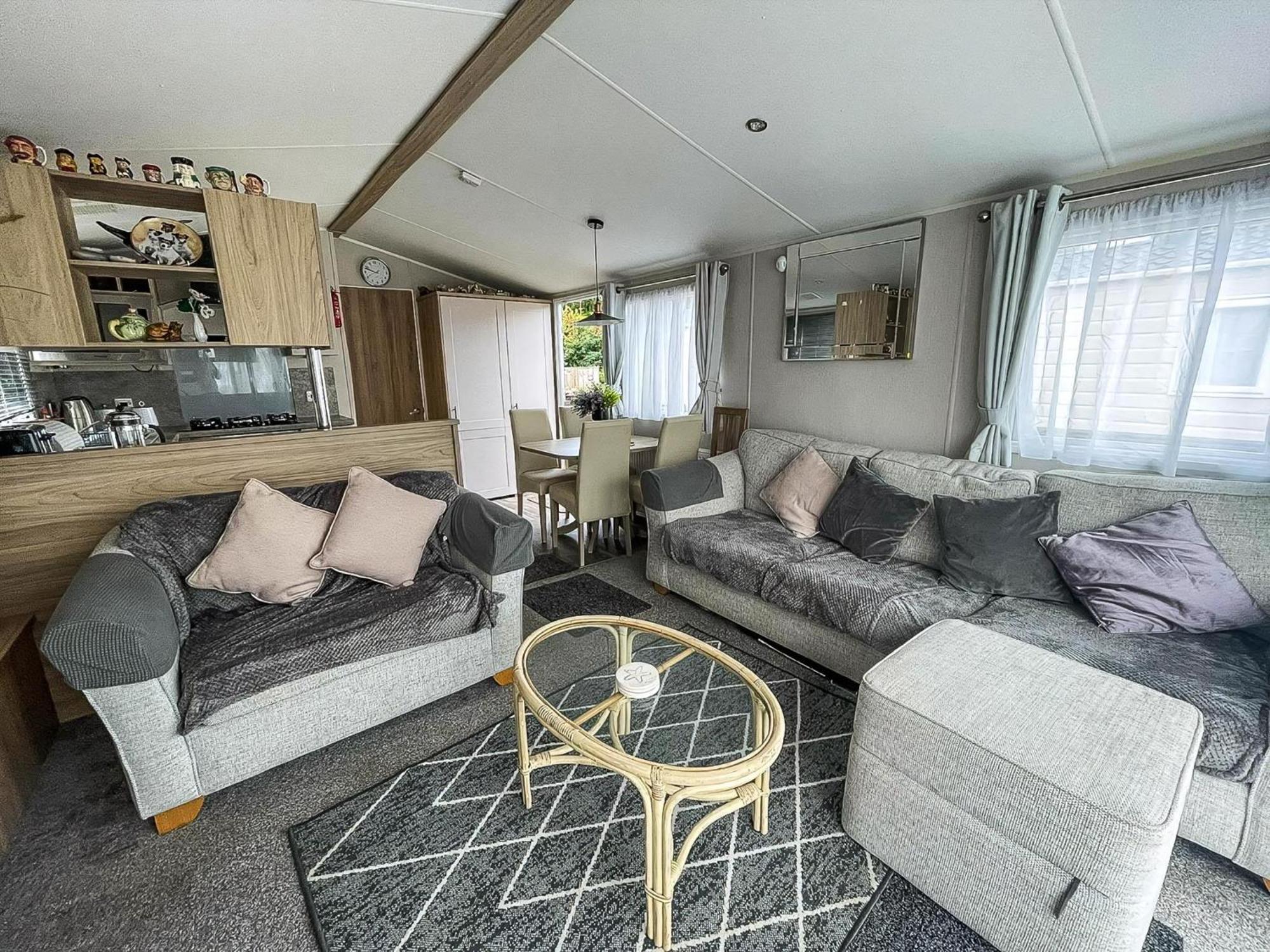 Beautiful Caravan For Hire With A Partial Sea View In Suffolk Ref 32042Az Lowestoft Exterior photo