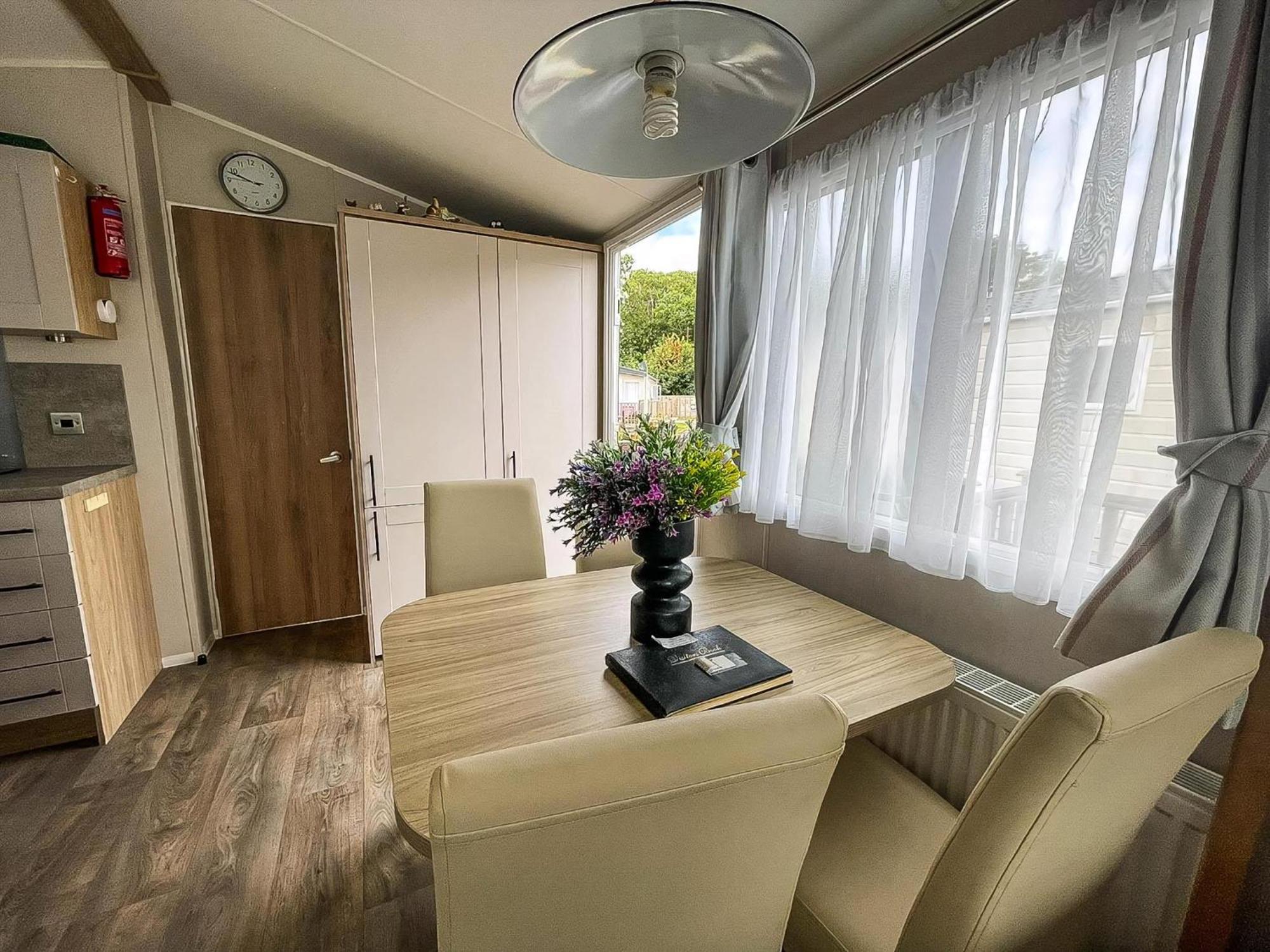 Beautiful Caravan For Hire With A Partial Sea View In Suffolk Ref 32042Az Lowestoft Exterior photo