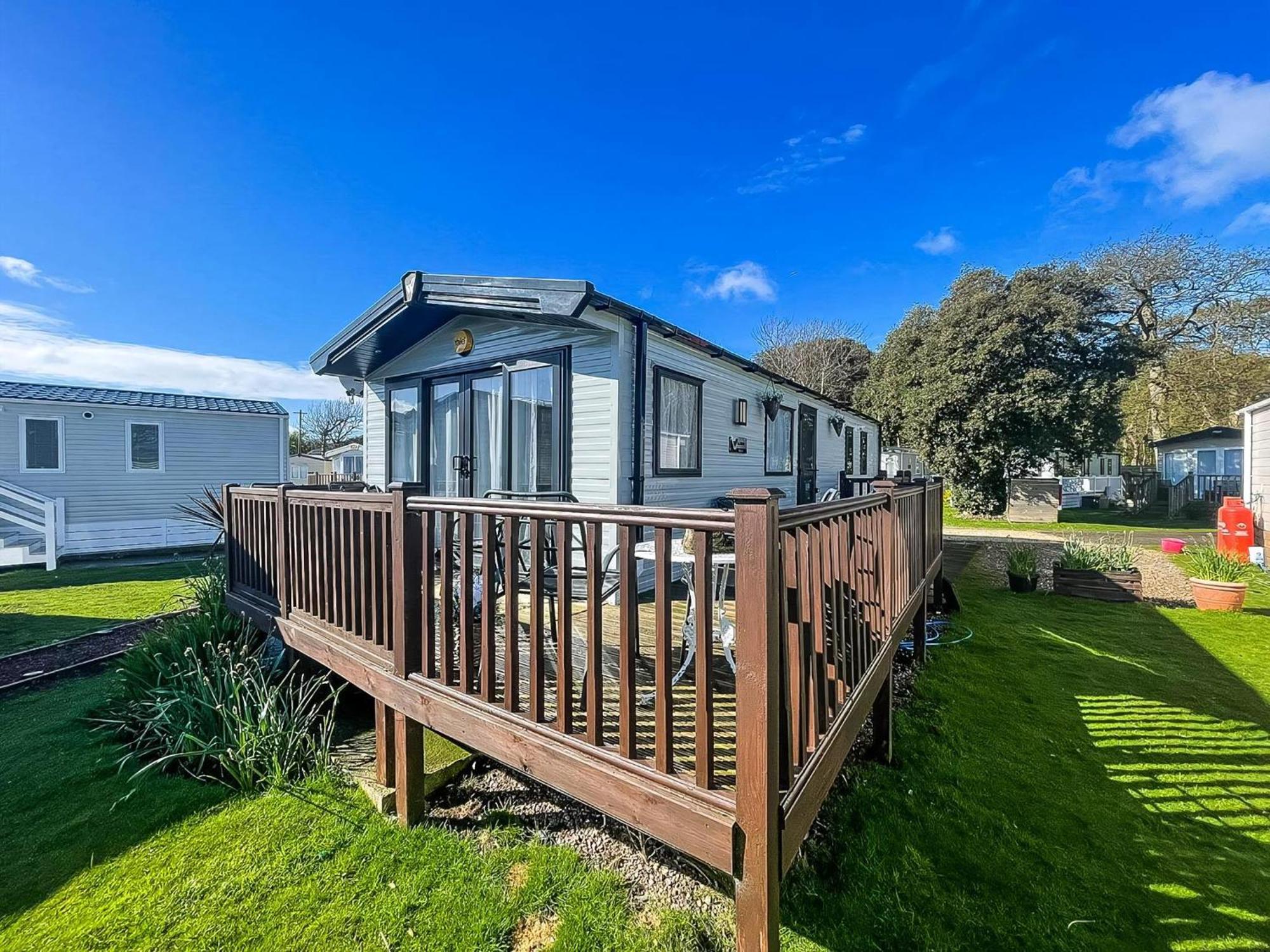 Beautiful Caravan For Hire With A Partial Sea View In Suffolk Ref 32042Az Lowestoft Exterior photo