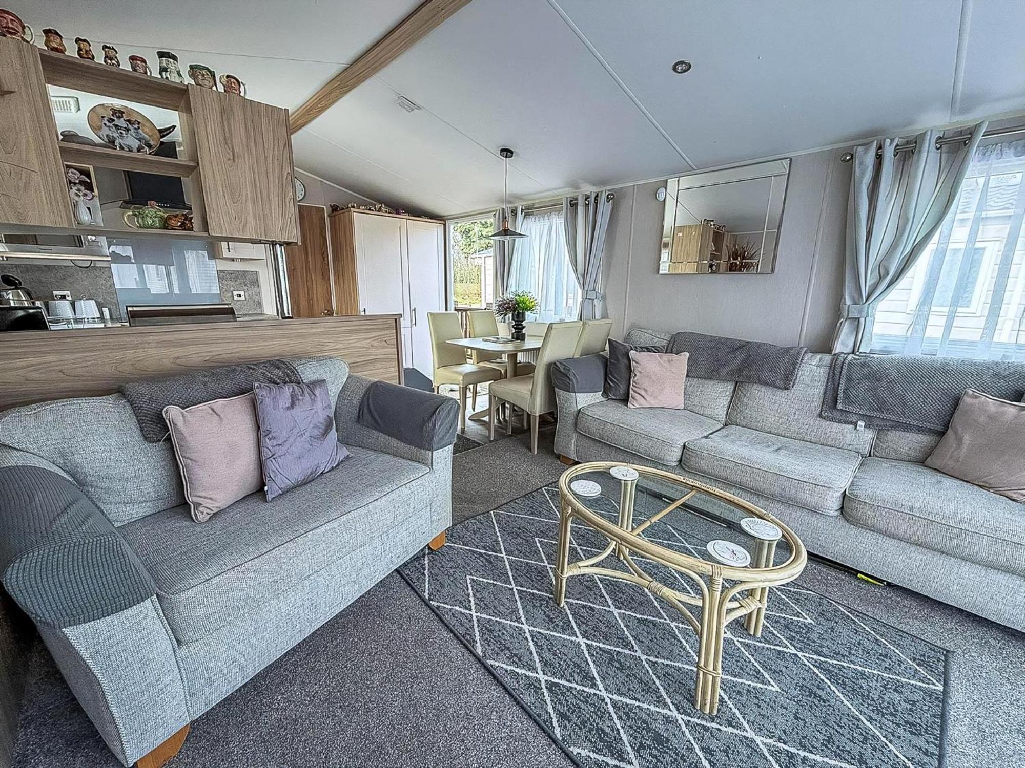 Beautiful Caravan For Hire With A Partial Sea View In Suffolk Ref 32042Az Lowestoft Exterior photo